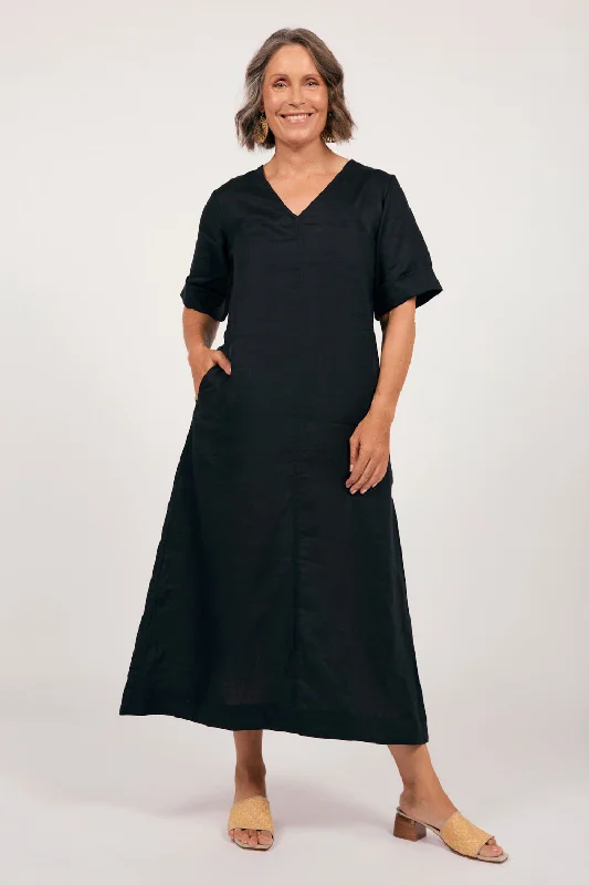 Tamara Linen V-Neck Dress in Black Crew Neckline Sporty