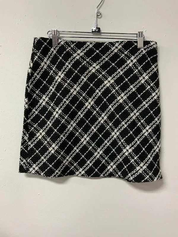 Gilli (M) black & cream plaid cream skirt NWT seamless skirt comfort
