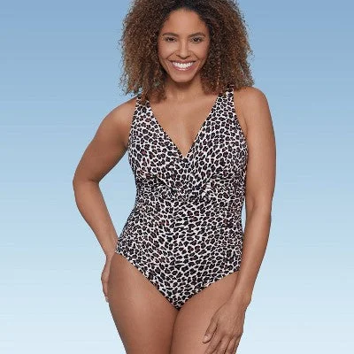 New - Women's UPF 50 V-Neck Ruched One Piece Swimsuit - Shape + Style by Aqua Green Sporty Swimwear Bottoms New - Women's UPF 50 V-Neck Ruched One Piece Swimsuit - Shape + Style by Aqua Green Sporty Swimwear Bottoms